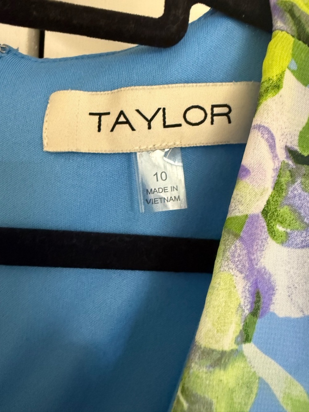 Taylor Women’s Chiffon Smocked Tiered Dress Floral Spring Lightweight Size 10 - Picture 3 of 8